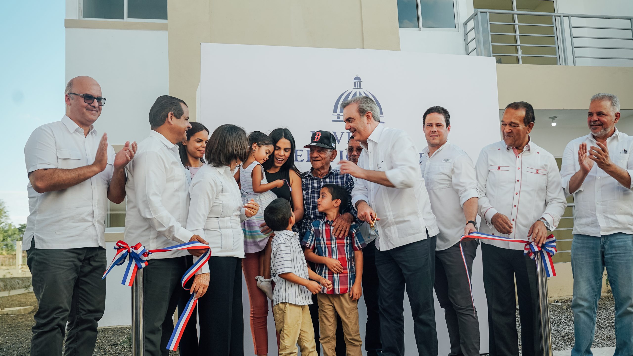 Presidente Abinader y Ministro Bonilla entregan proyecto “Mi Vivienda” en Santiago Rodríguez